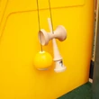 Kendama Krom POP galben sticky