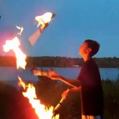 Maciuci de jonglat cu foc